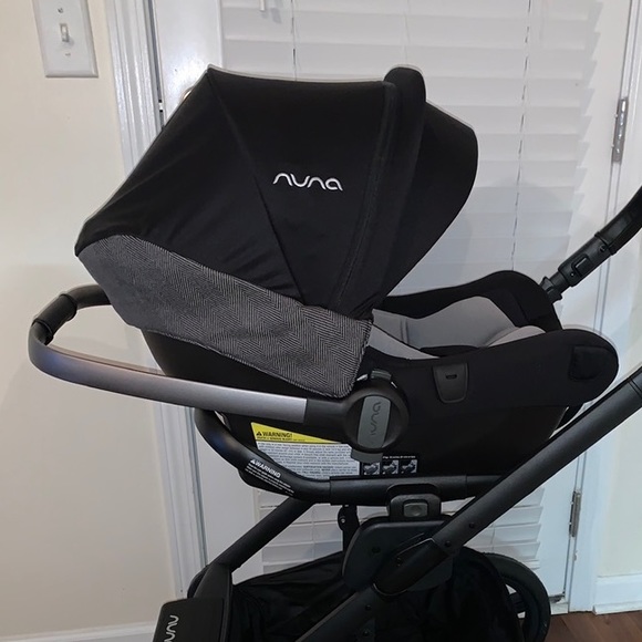 NUNA PIPA LITE LX CARSEAT & BASE W/ NUNA ADAPTER - Picture 2 of 5